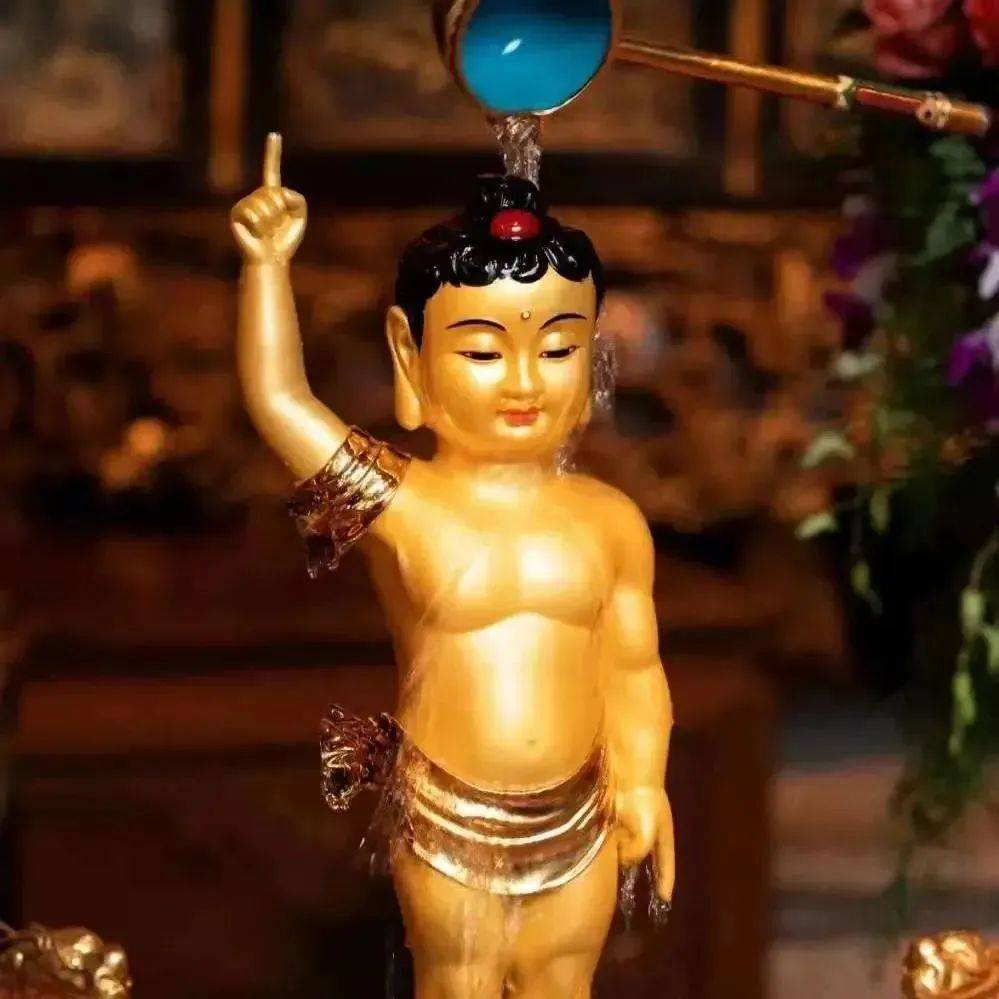 女生观看视频海报