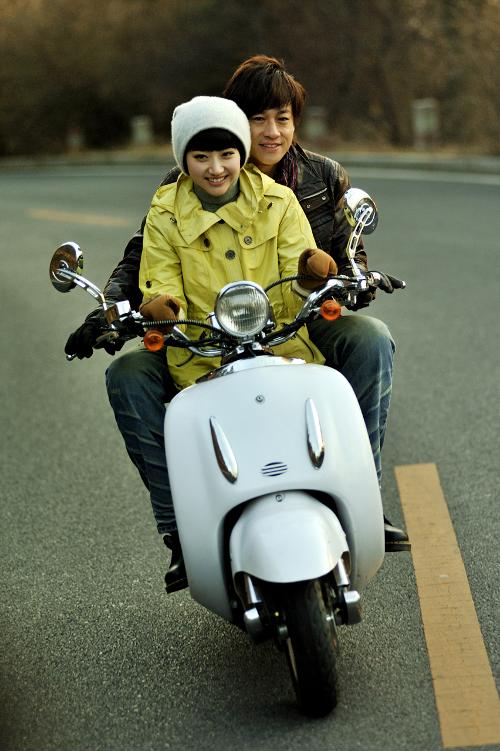 里番动漫评分 边缘的动漫美学抵抗或许海报