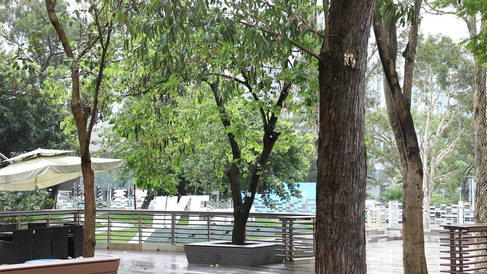 园产精品久久精品第一页 它把精品和生活质感绑在一起海报