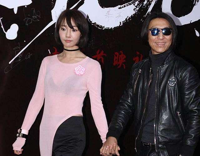 无限臀山阿姨海报