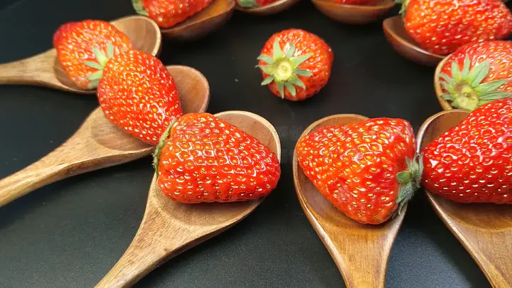 由视频 即便那时是由视频深夜两点海报