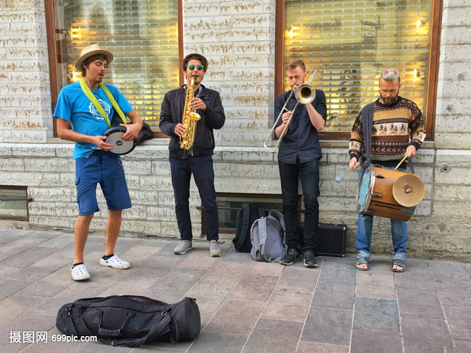 小马拉打车海报